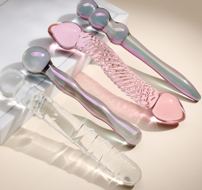 女性如何自己使用仿真阳具：女性必看，全面指南教你正确使用仿真阳具