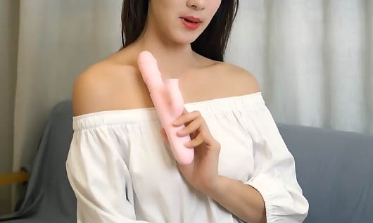 女生情趣小玩具胸部：女生玩乐必备！情趣玩具不容错过