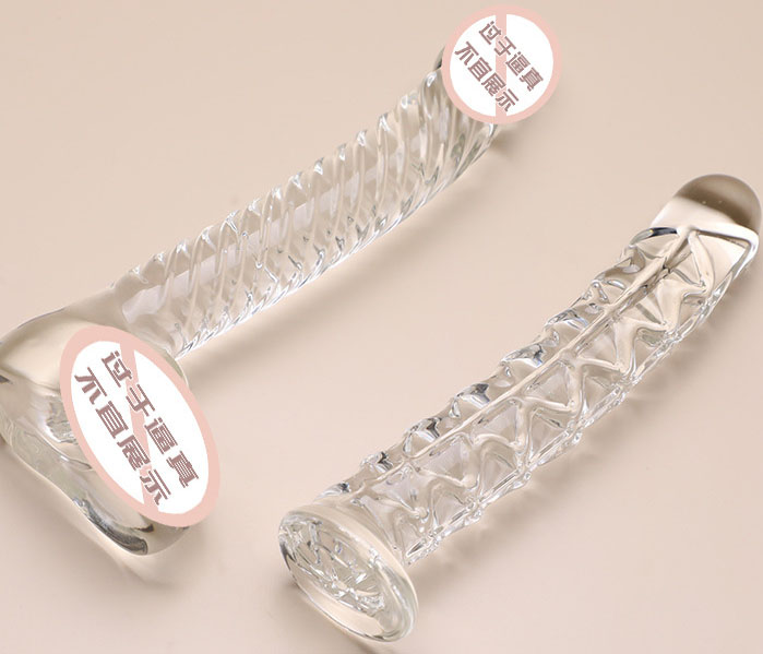 女生使用情趣玩具：女生玩起了情趣玩具，惊呆了男友