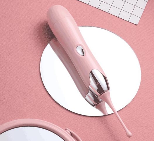 情趣用品盒里的小女优玩具：小女优盒里的特别玩具吸引眼球